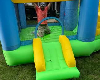 TIMMY LOVES THE BOUNCE HOUSE 