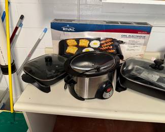 KITCHEN ITEMS 