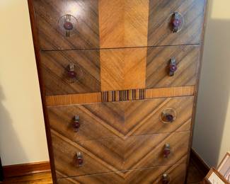 DRESSER