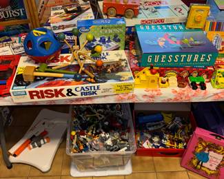 TOYS AND BOARD GAMES 