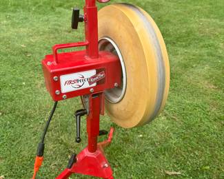 PITCHING MACHINE 