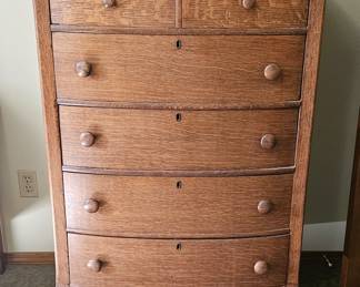 Antique oak wood dresser - in beautiful condition