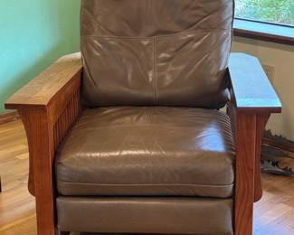 Mission style recliner