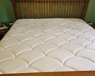 DreamCloud king size mattress 