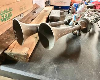 Vintage Dual Car Horn