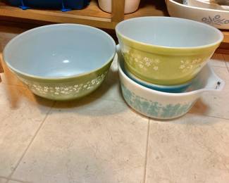 Vintage Pyrex Mixing Bowels