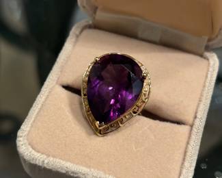 Gold / amethyst ring