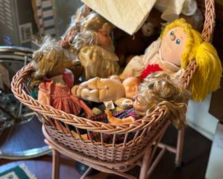 Vintage bassinet, dolls