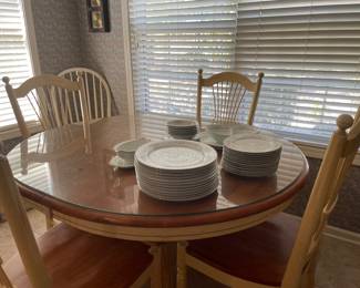 nice table w/4 chairs