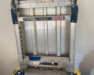 tool stand, collapses