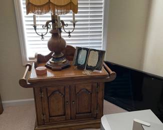 side table, cute lamp