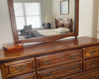 dresser w/mirror