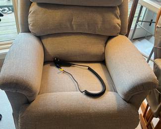 La-Z-Boy Luxury Lift Chair