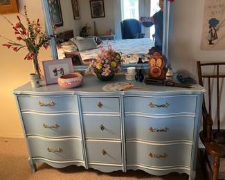 Dresser With Mirror