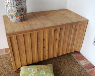 Outdoor storage cabinet