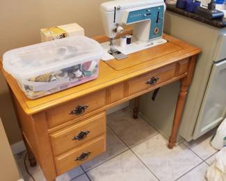 Sewing machine/cabinet 