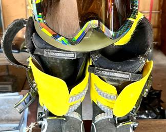 Ski boots, helmet and goggles