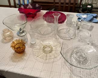 Assorted tableware for entertaining, a few pieces of yellow depression glass 