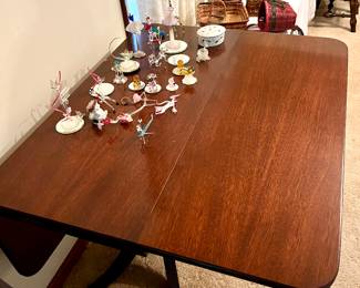 Drop leaf table with 1 leaf extended, the table triples in size with both leaves exteneded