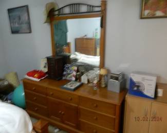 dresser/mirror