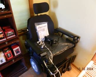 power wheelchair (needs new battery)