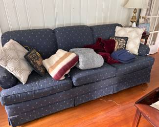 Lane/ Hickory Tavern sofa. 7 foot.
$100