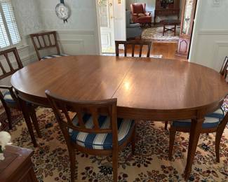 Vintage dining room table, six chairs, buffet. Two 12” leafs.  Table is 76“ x 44“.
$900