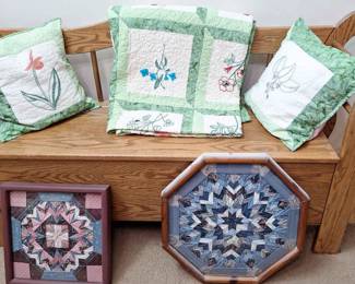  06 Wood Blanket Chest Quilt Rack Framed Quilts And Pillows