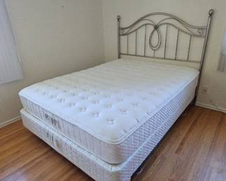 Queen Size Bed 