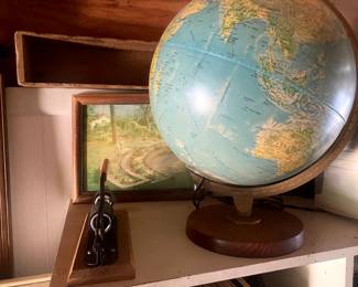 LIGHTED GLOBE