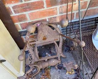 CAST IRON WALL MOUNT SATTLE STAND