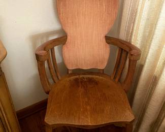 ANTIQUE ARM CHAIR