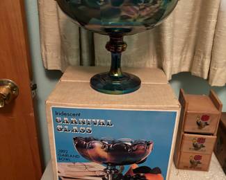 Carnival glass w/box
