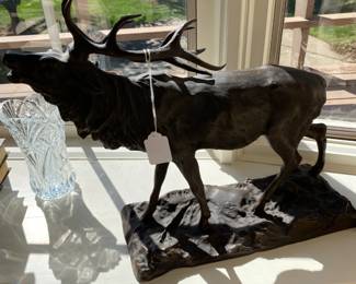 Wonderful bronze elk figurine  - Signed by Mene