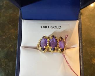 14K gold ring with 3 amethysts - gorgeous!
