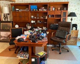 A view of the office / work station area.