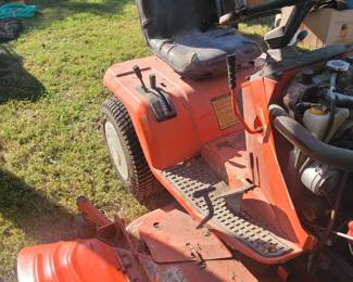 KERUBOTA DIESEL G1800 TRACTOR NEEDS A BATTERY  AND SEAT COVER