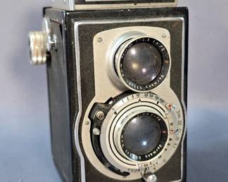 VTG Welta Reflekta II E. Ludwig Meritar 1:3.5 And Leather Camera Cases With Straps x2 And On Incomplete Case