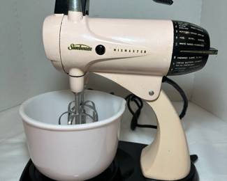 Vintage small appliances and kitchen wares 