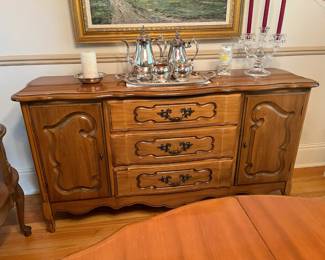 French Buffet Matching the Din. Table
