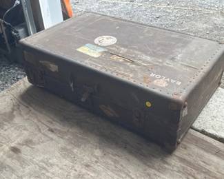 VINTAGE BAYLOR SUITCASE