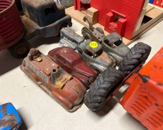 VINTAGE METAL CARS