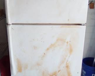 Selling the ICE COLD beer fridge with ALL CONTENTS. $30.00. Call me @ 386-405-1867 if you want it!