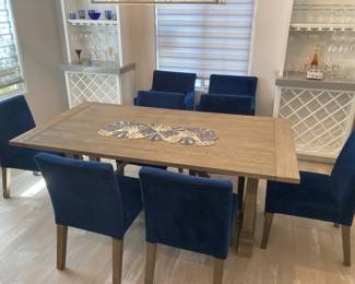 Table 76x 40 +2 extensions of 15”
Comes with 8 chairs