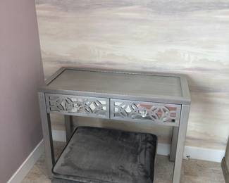 Vanity table and seat
38x15
2drawers