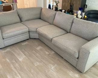 Luxury sofa 120x90
Comes with coffetable 50x28