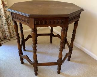 Early American Mahogany accent table