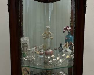 Louis XV Style Vitrine with Bowed Glass on all 4-sides, Ormolu Mounts, and Key Lock