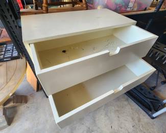 Same chest as on the previous picture but showing the drawer space on top.
$100