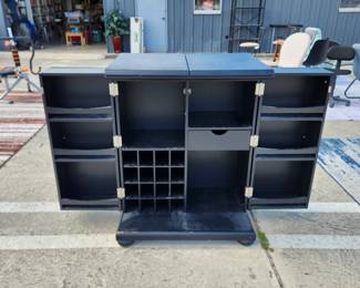 Same cabinet bar as the previous picture but showing the inside part of it.
$80